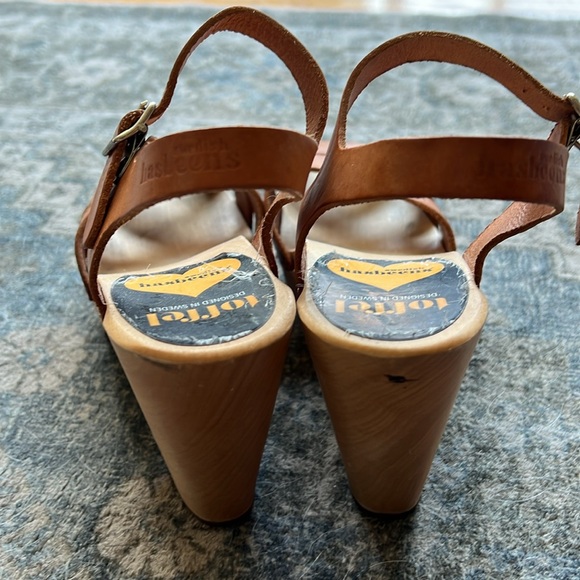 Toffel Swedish Hasbeens  tan high heeled sandal clogs - Picture 4 of 7